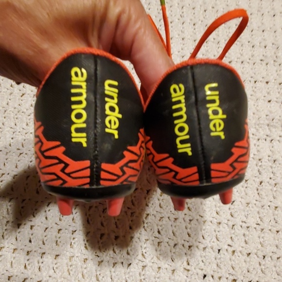 🎉Host Pick🎉 Under Armour, Little Girl rubber cleats. Sz 13 - Picture 4 of 6